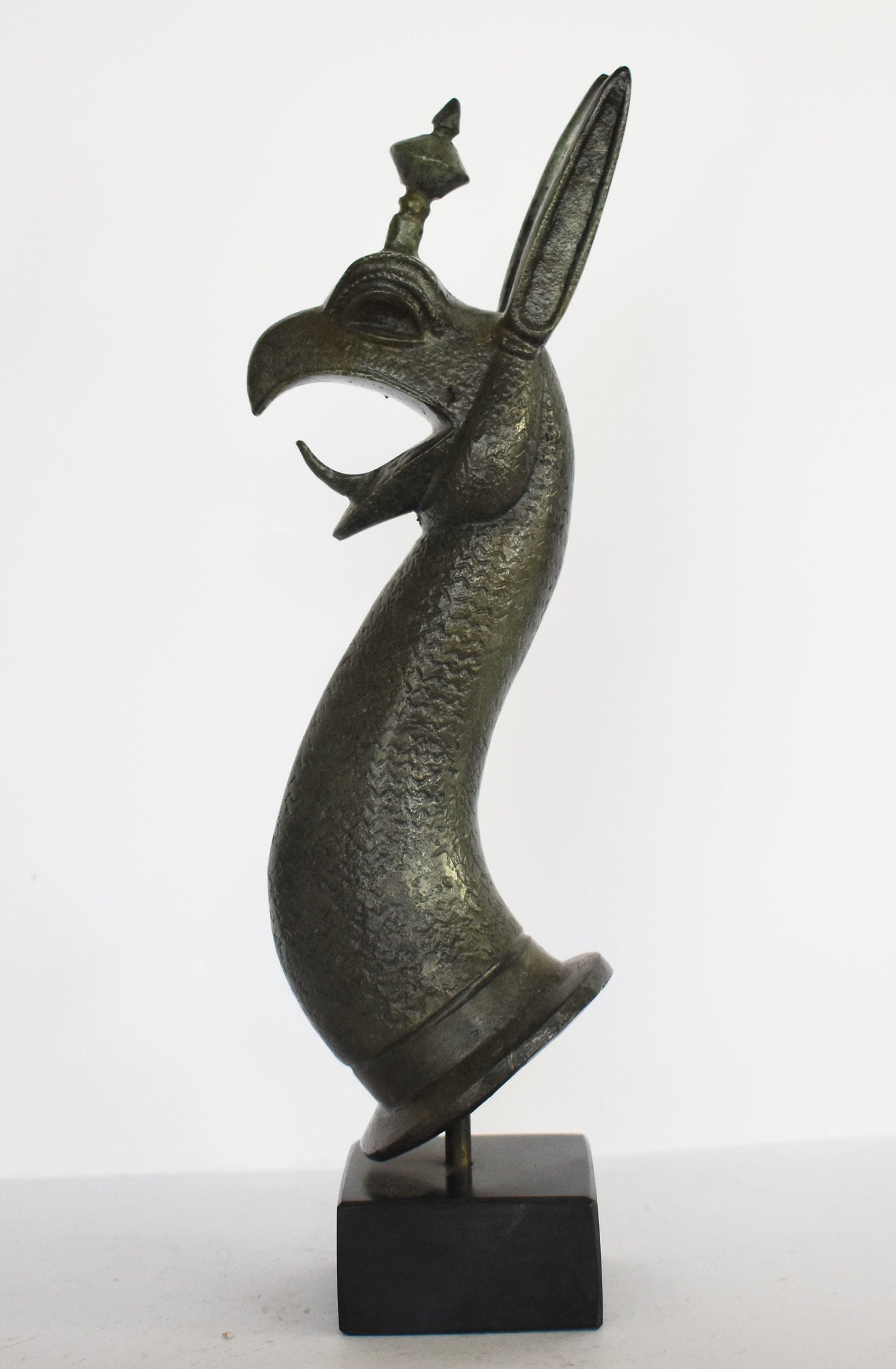 Griffin - marble base - Ancient Greek legendary creature - Symbol of power, wealth, courage, and prestige - Replica - pure Bronze Sculpture