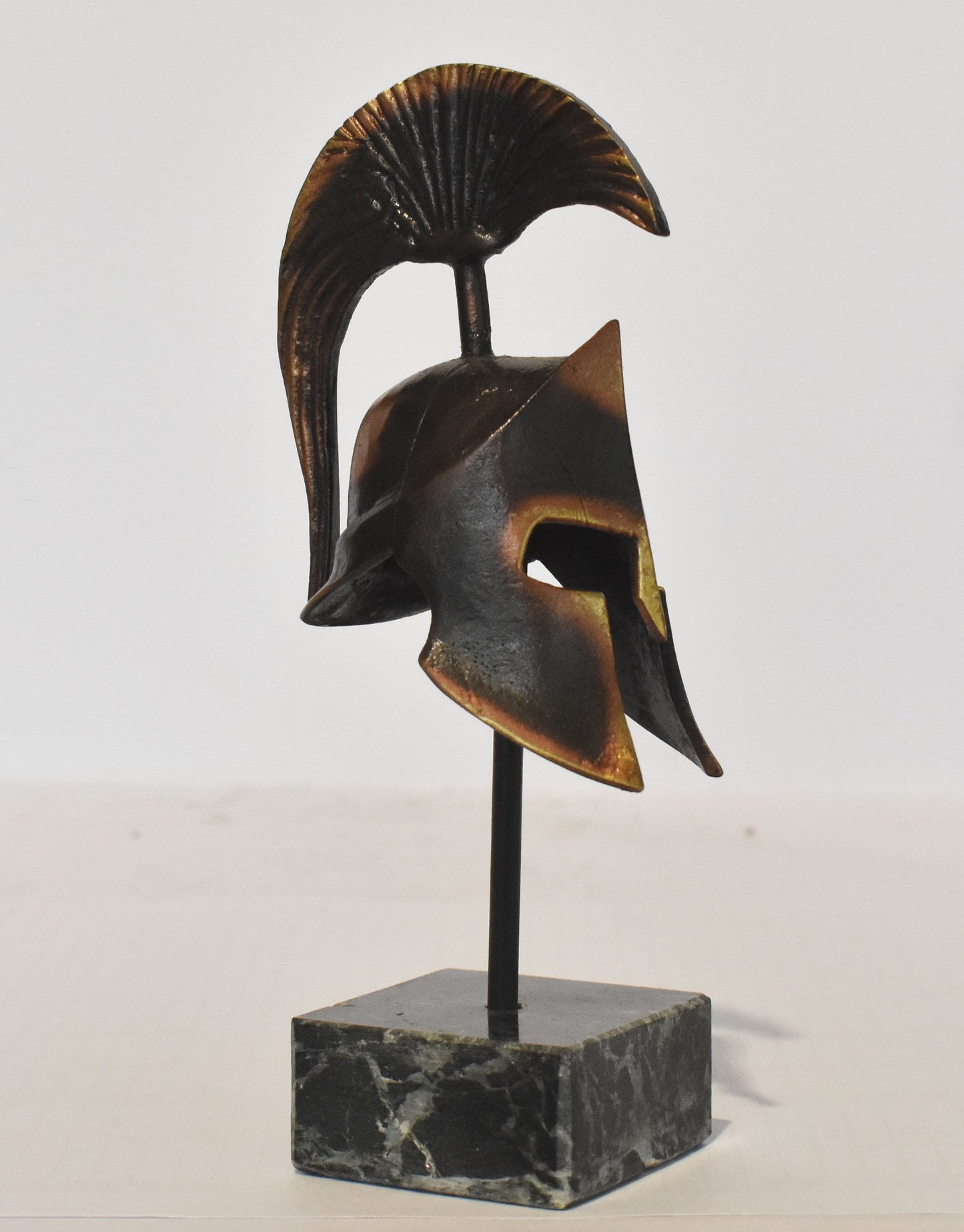 Leonida's Helmet - Spartan king - Battle of Thermopylae - 300 - stayed back to fight the huge Persian army - marble base - pure bronze