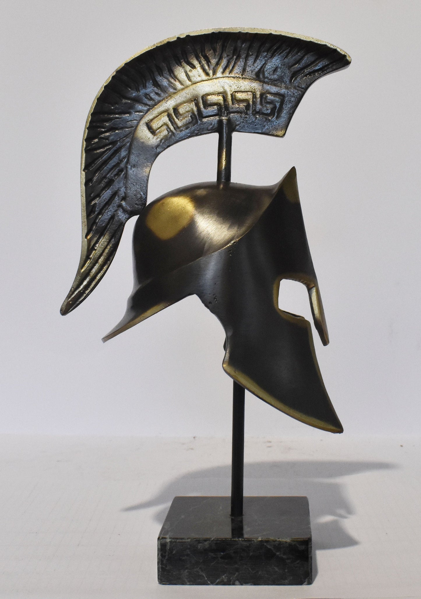 Leonida's Helmet - Spartan king - Battle of Thermopylae - 300 Spartans - the epitome of bravery - marble base - pure bronze statue