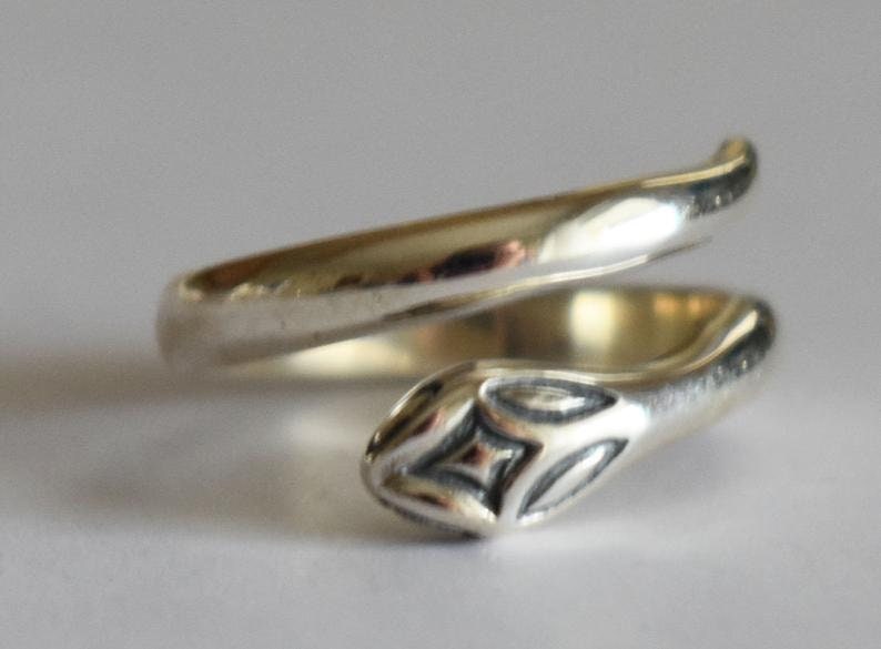 Minoan Snake - Crete - symbol of healing and protection - Ring - Size Between Us 6 to 8 1/2 - 925 Sterling Silver