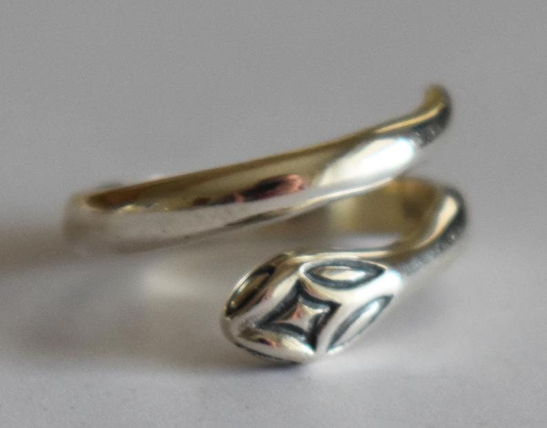 Minoan Snake - Crete - symbol of healing and protection - Ring - Size Between Us 6 to 8 1/2 - 925 Sterling Silver