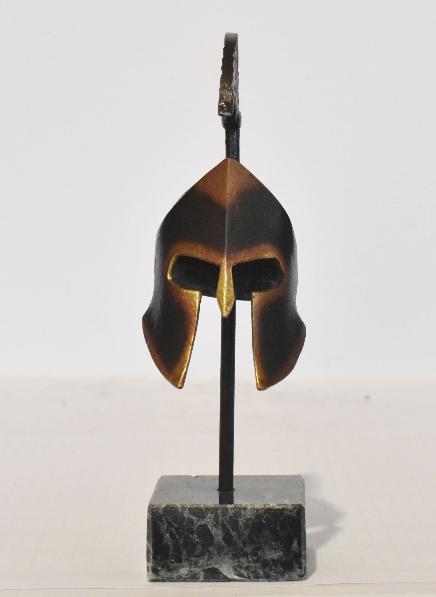 Leonida's Helmet - Spartan king - Battle of Thermopylae - 300 - stayed back to fight the huge Persian army - marble base - pure bronze