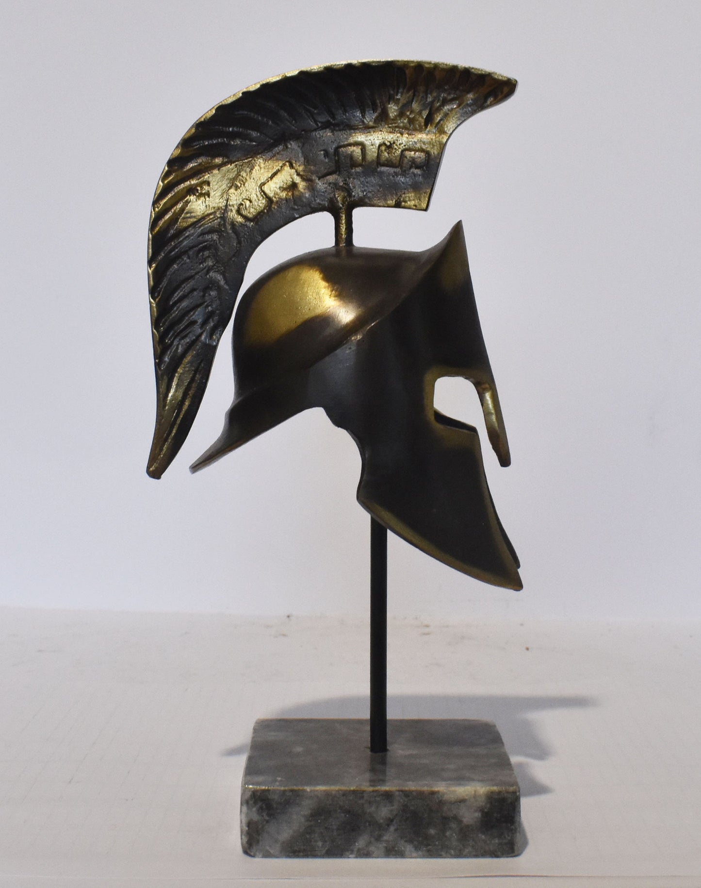 Leonida's Helmet - Spartan king - Battle of Thermopylae - one of the enduring tales of Greek heroism - marble base - pure bronze statue