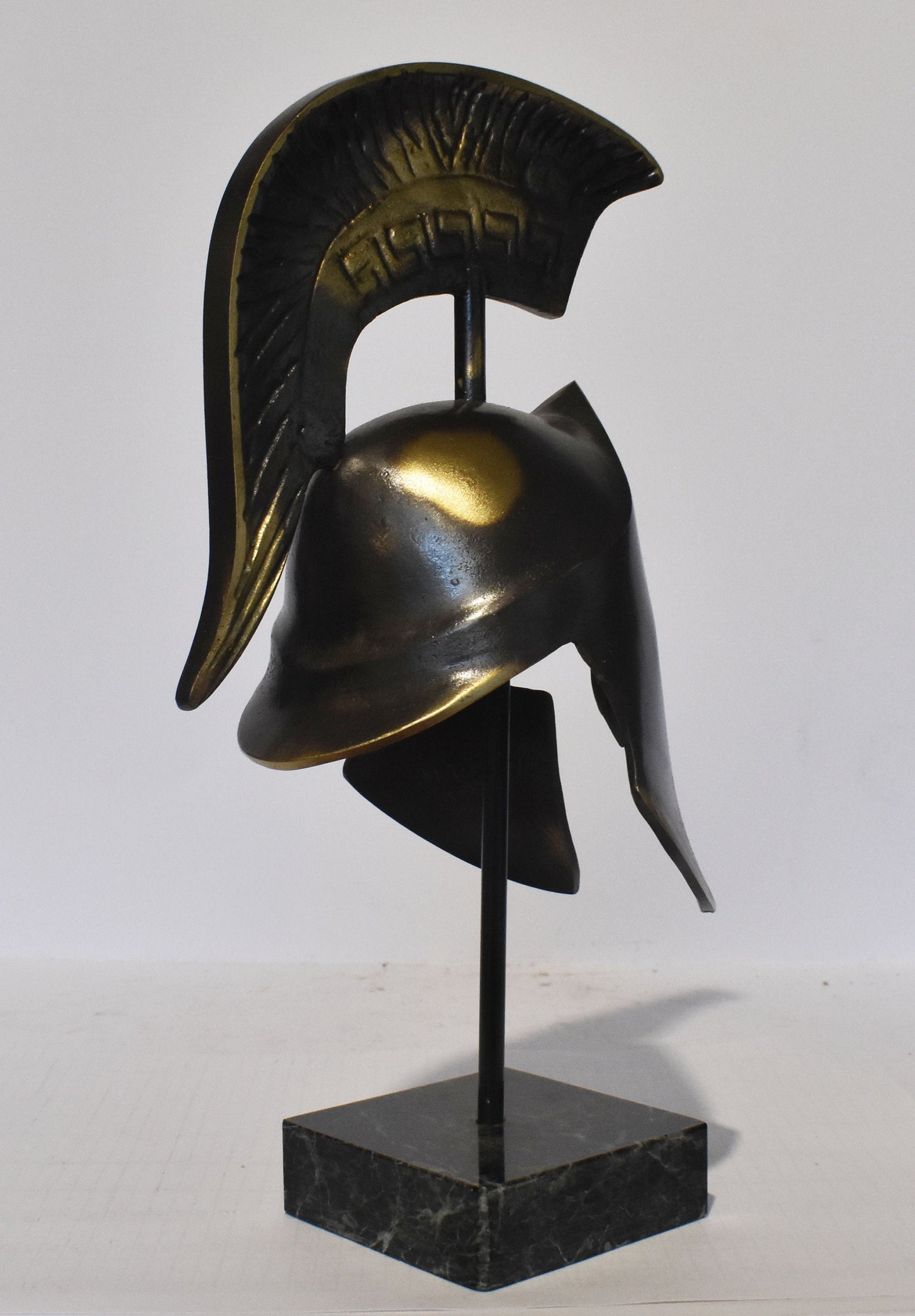 Leonida's Helmet - Spartan king - Battle of Thermopylae - 300 Spartans - the epitome of bravery - marble base - pure bronze statue