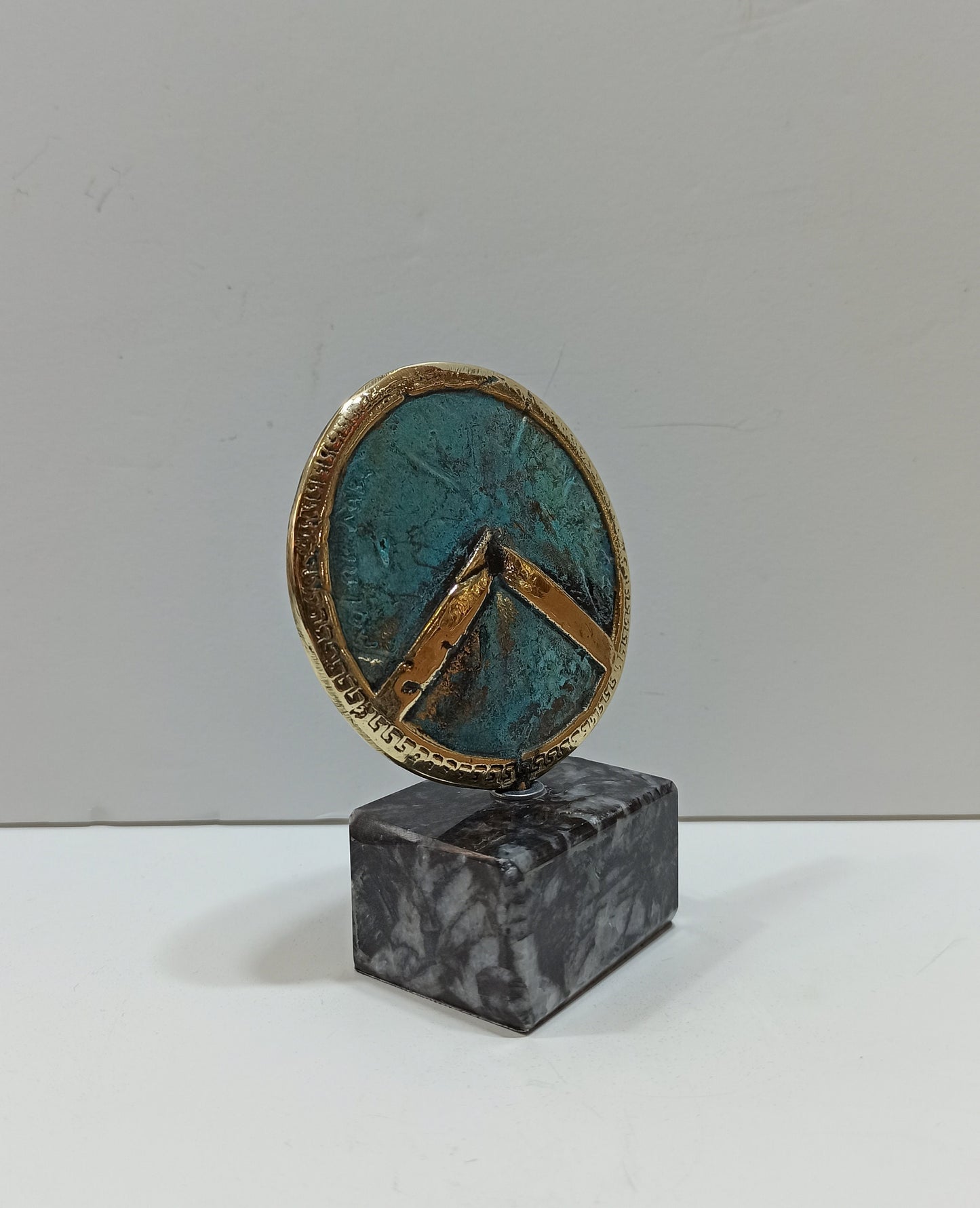 Ancient Greek Spartan Shield - Hoplon - Λ symbol - King Leonidas and 300 - Μarble Βase - Museum Replica - pure Bronze Sculpture