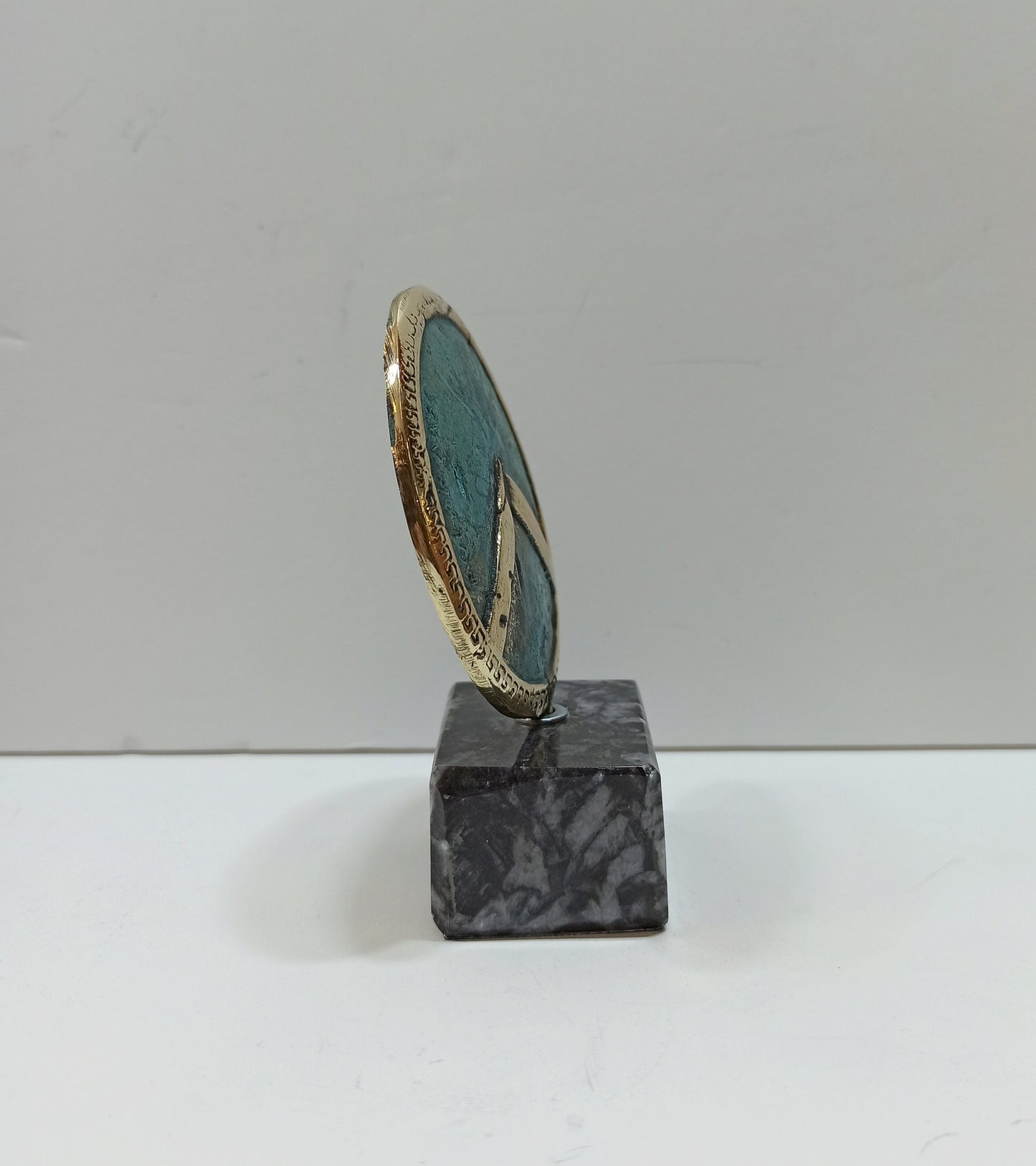 Ancient Greek Spartan Shield - Hoplon - Λ symbol - King Leonidas and 300 - Μarble Βase - Museum Replica - pure Bronze Sculpture