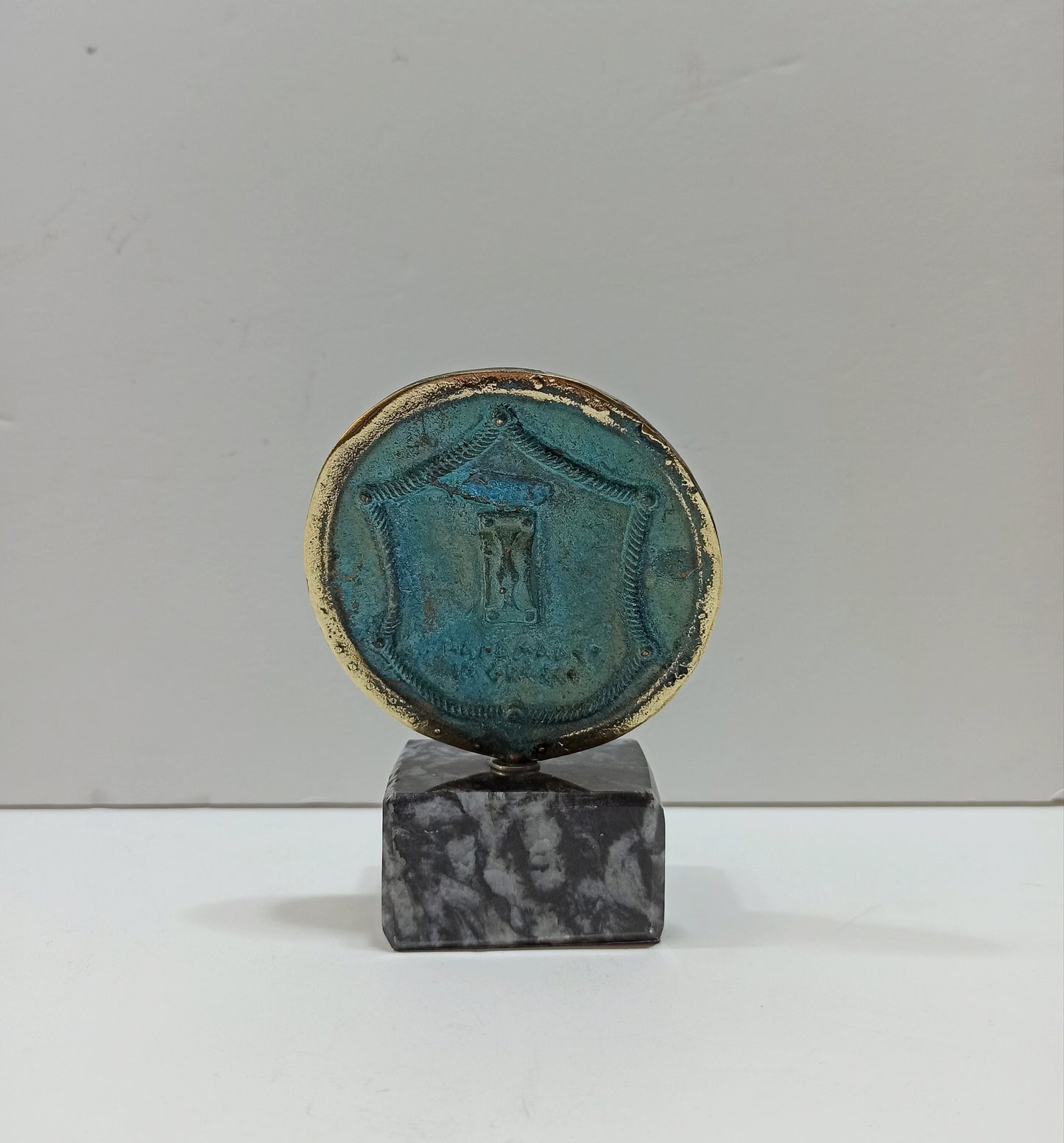 Ancient Greek Spartan Shield - Hoplon - Λ symbol - King Leonidas and 300 - Μarble Βase - Museum Replica - pure Bronze Sculpture