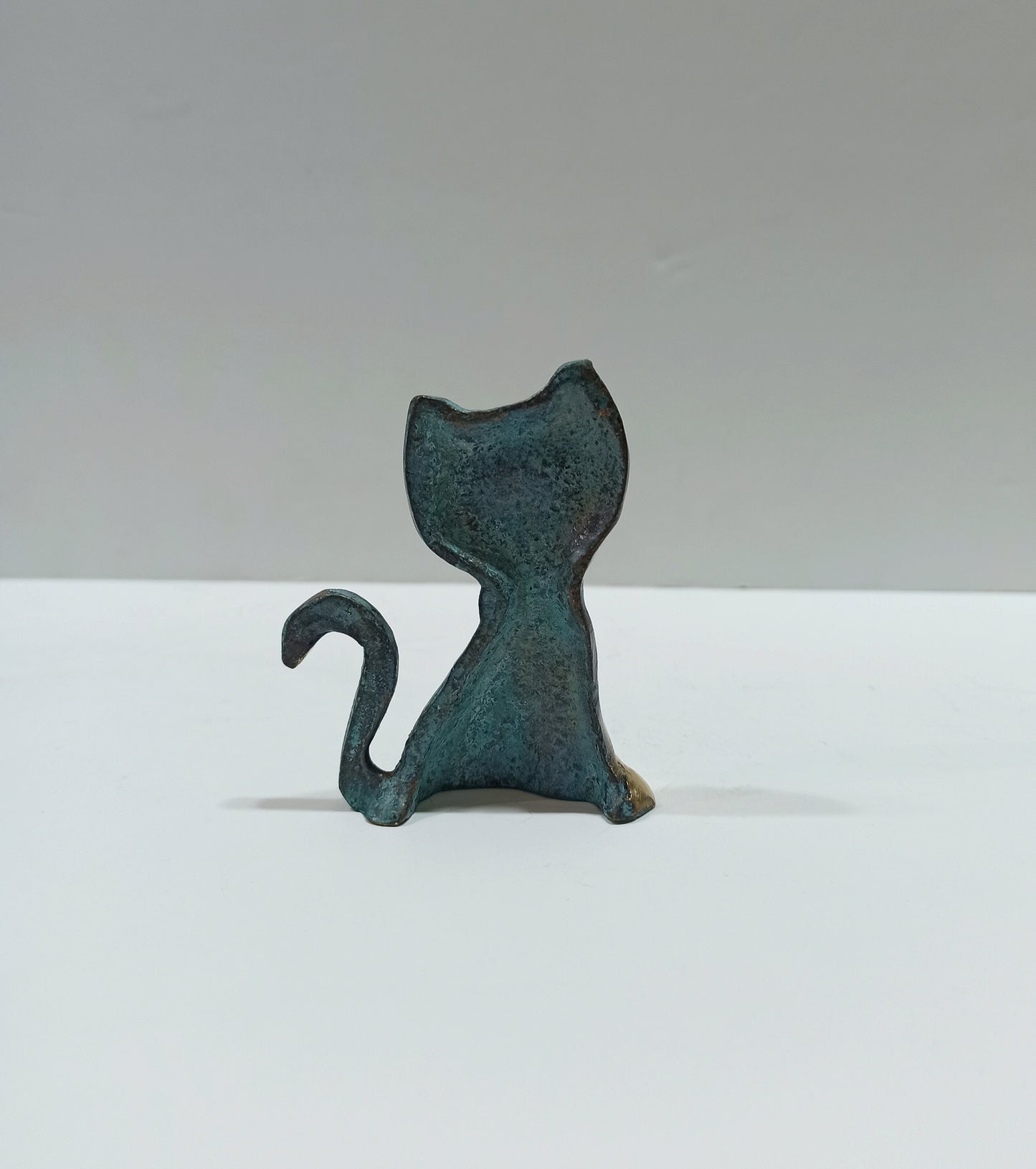 Aegean Cat - Cycladic islands - Naturally Domesticated Breed - Famous both for being domestic pets and feral cats - pure bronze statue