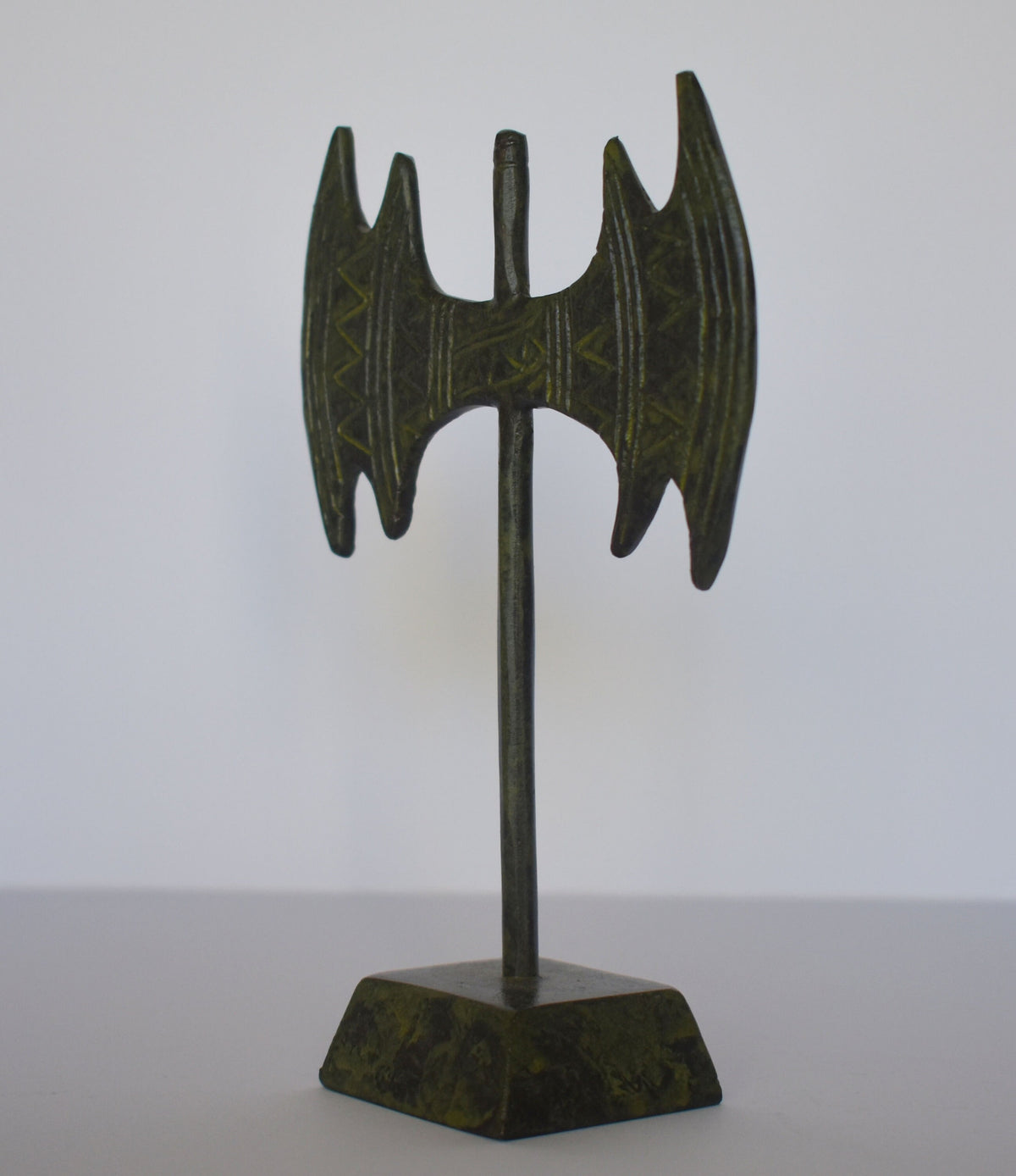 Le Labrys Labrys or double axe - Minoan Art, Knossos Palace - museum replica - p ...