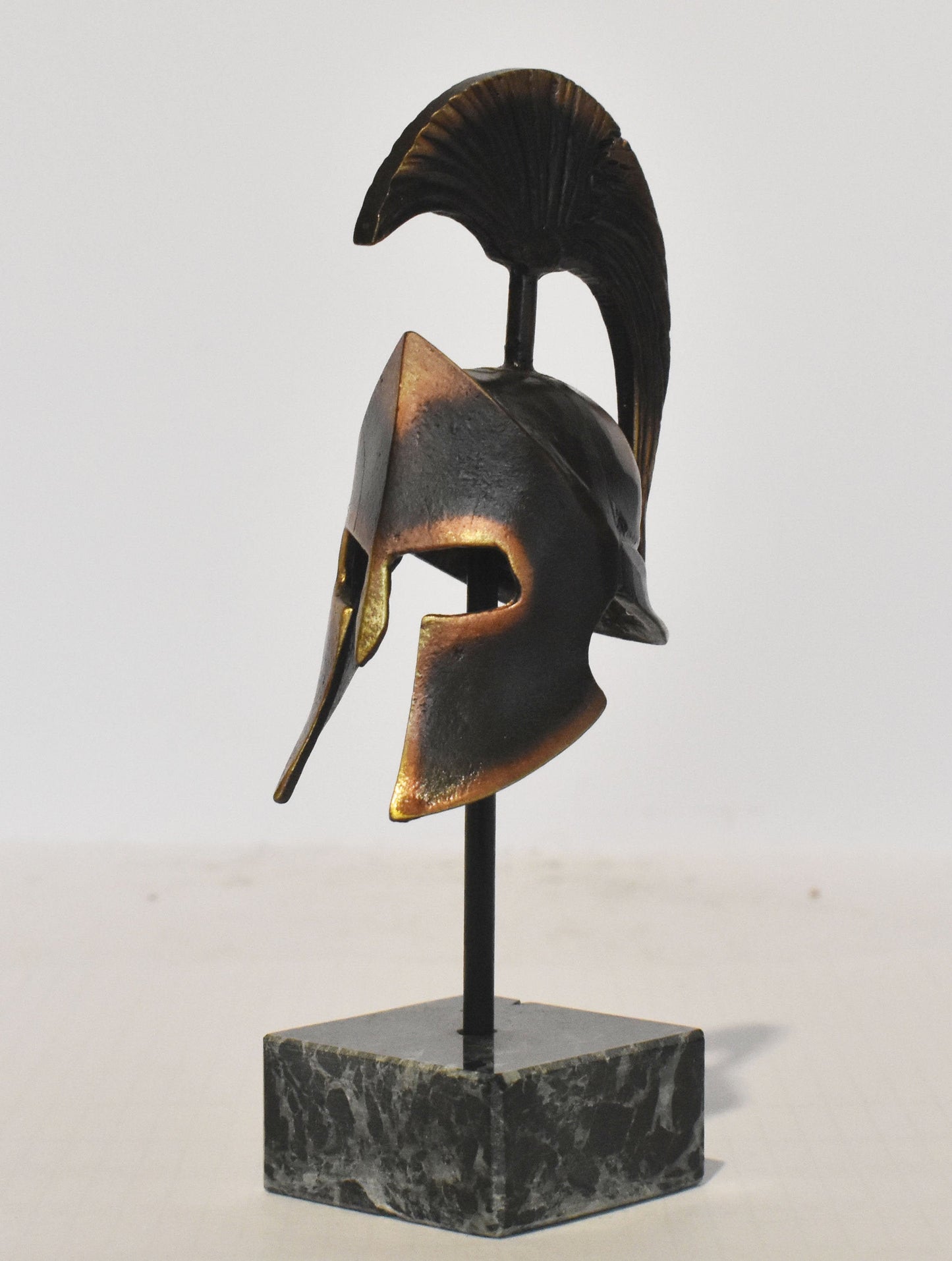 Leonida's Helmet - Spartan king - Battle of Thermopylae - 300 - stayed back to fight the huge Persian army  - marble base - pure bronze