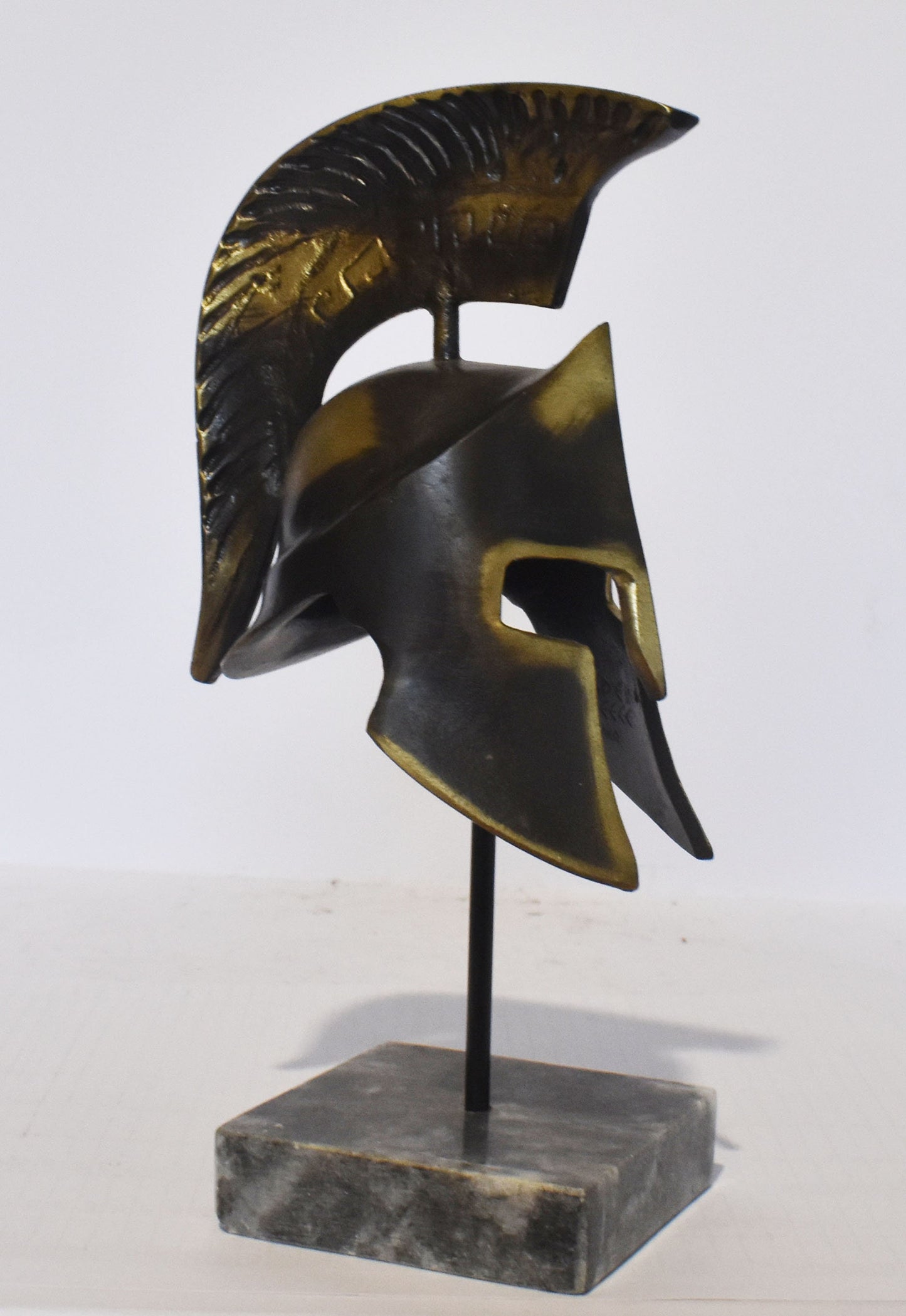 Leonida's Helmet - Spartan king - Battle of Thermopylae - one of the enduring tales of Greek heroism - marble base - pure bronze  statue