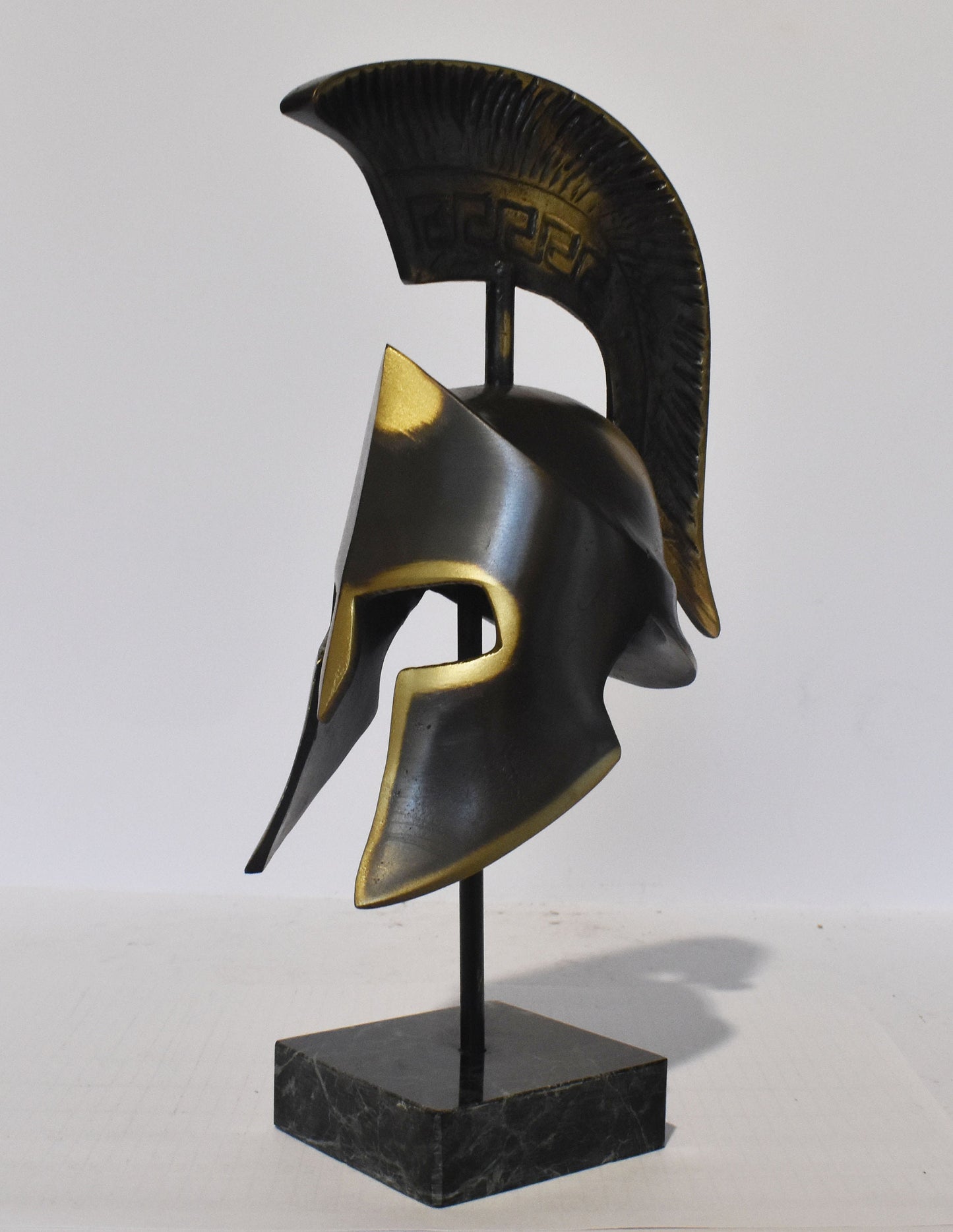 Leonida's Helmet - Spartan king - Battle of Thermopylae - 300 Spartans - the epitome of bravery - marble base - pure bronze  statue