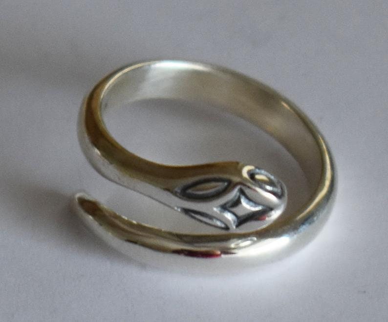 Minoan Snake - Crete - symbol of healing and protection - Ring - Size Between Us 6 to 8 1/2 - 925 Sterling Silver