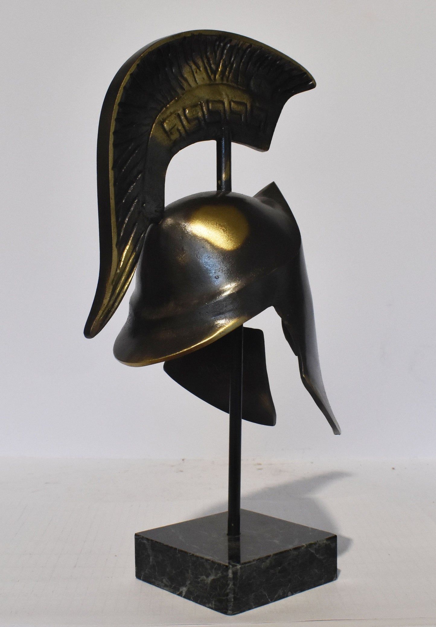 Leonida's Helmet - Spartan king - Battle of Thermopylae - 300 Spartans - the epitome of bravery - marble base - pure bronze  statue