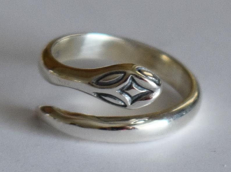 Minoan Snake - Crete - symbol of healing and protection - Ring - Size Between Us 6 to 8 1/2 - 925 Sterling Silver