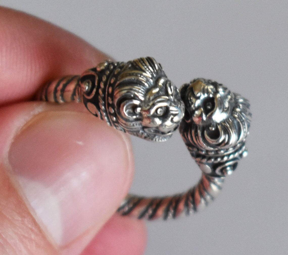 Lion's Head - Hercules Motif - Symbol of Royalty, Dignity Courage and, Strength - Ring - Size Between Us 6 to 9 - 925 Sterling Silver