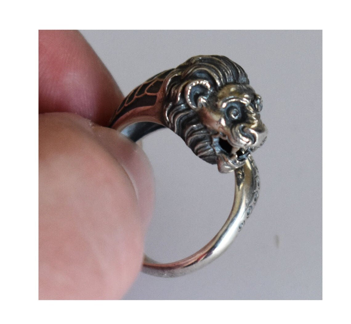 Lion Head Ring -  Size Between Us 6 to 9 - Ancient Greek Symbol of protection and power- - 925 Sterling Silver