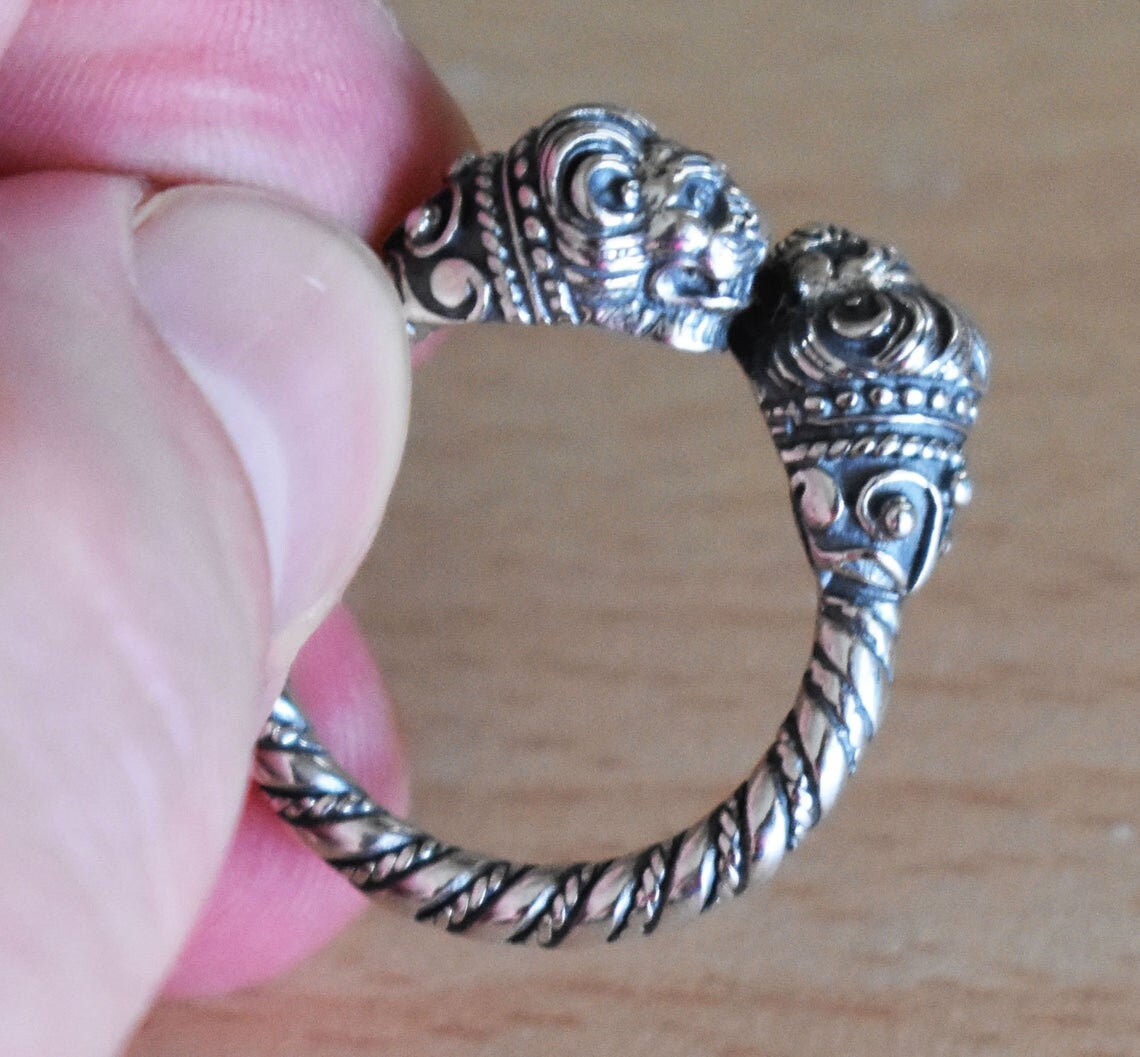 Lion's Head - Hercules Motif - Symbol of Royalty, Dignity Courage and, Strength - Ring - Size Between Us 6 to 9 - 925 Sterling Silver