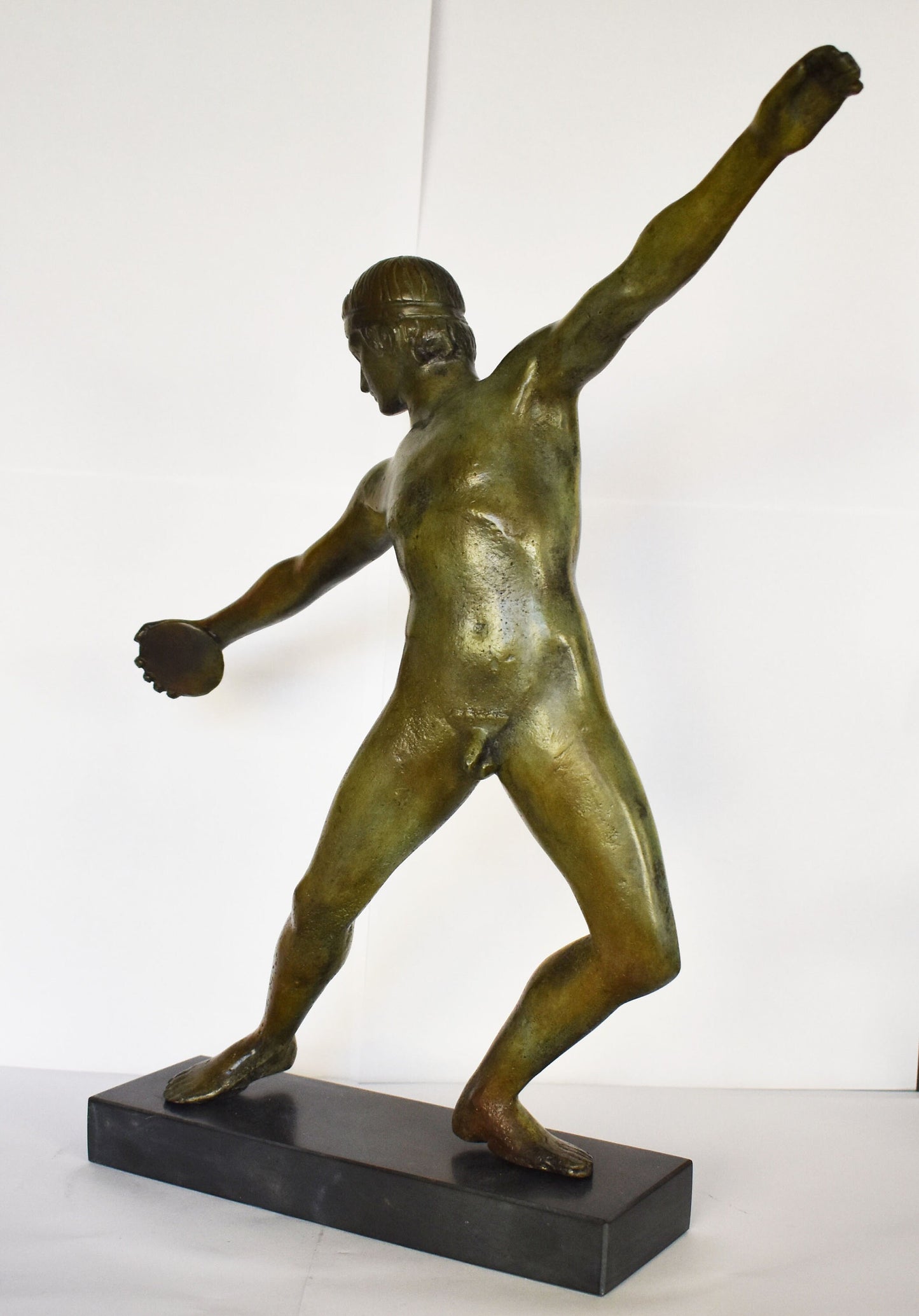 Discobolus  Discus Thrower - An athlete in the moment of throwing a discus -  Classical Period - Replica - pure Bronze Sculpture