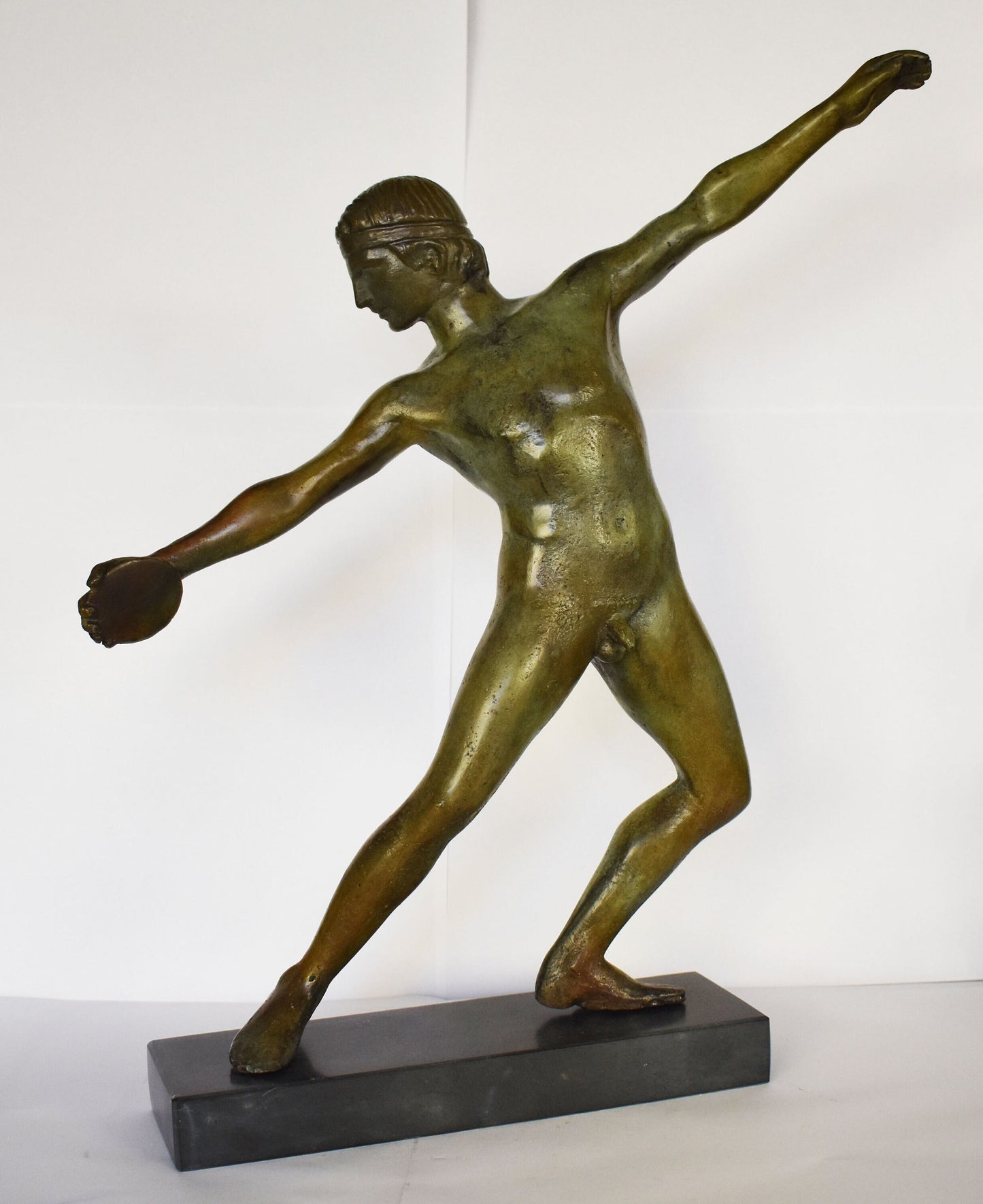 Discobolus  Discus Thrower - An athlete in the moment of throwing a discus -  Classical Period - Replica - pure Bronze Sculpture