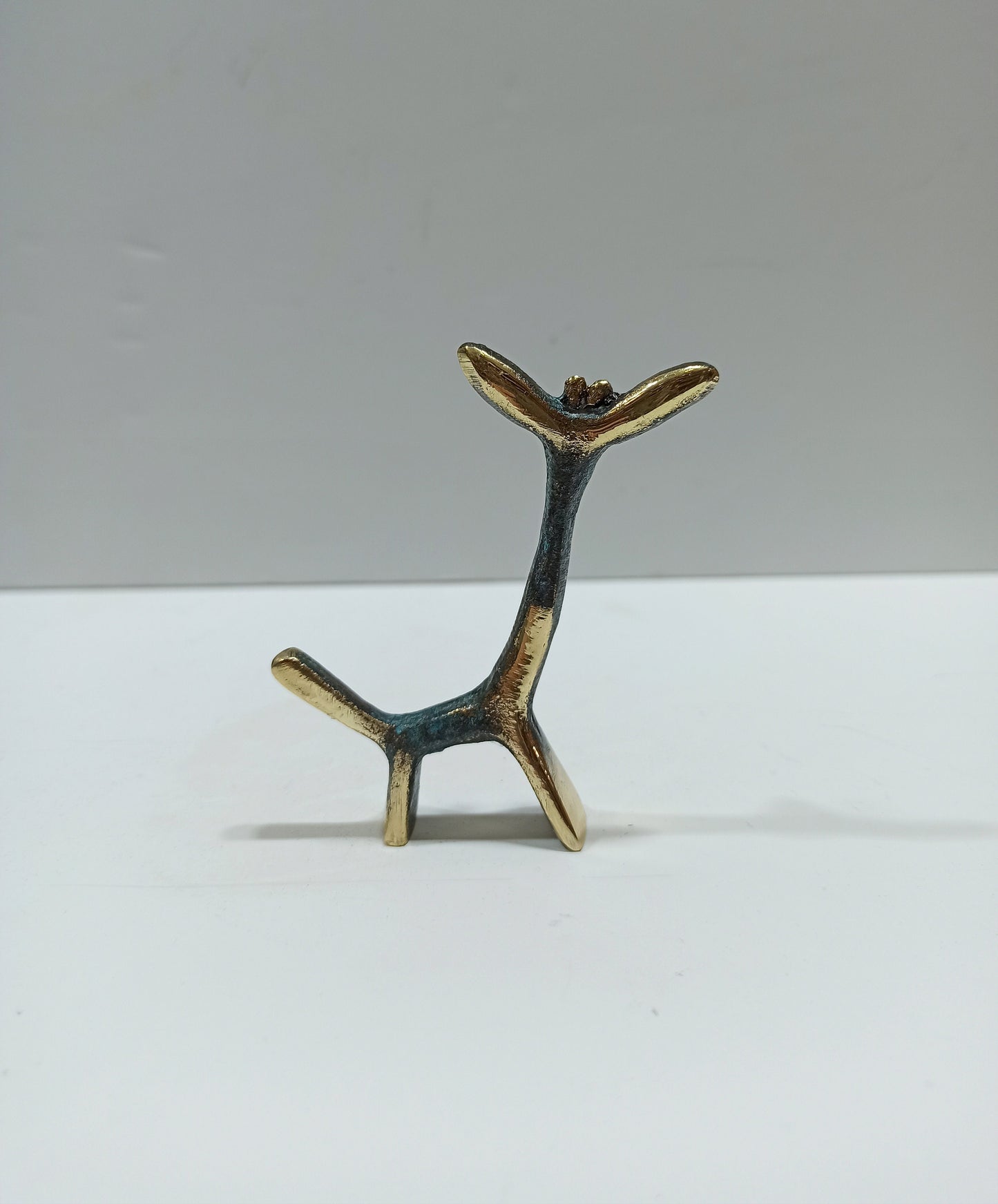 Giraffe - The tallest Animal in the World - Symbol of Guidance and Leadership,the trailblazer or pioneer - Pure Bronze Sculpture