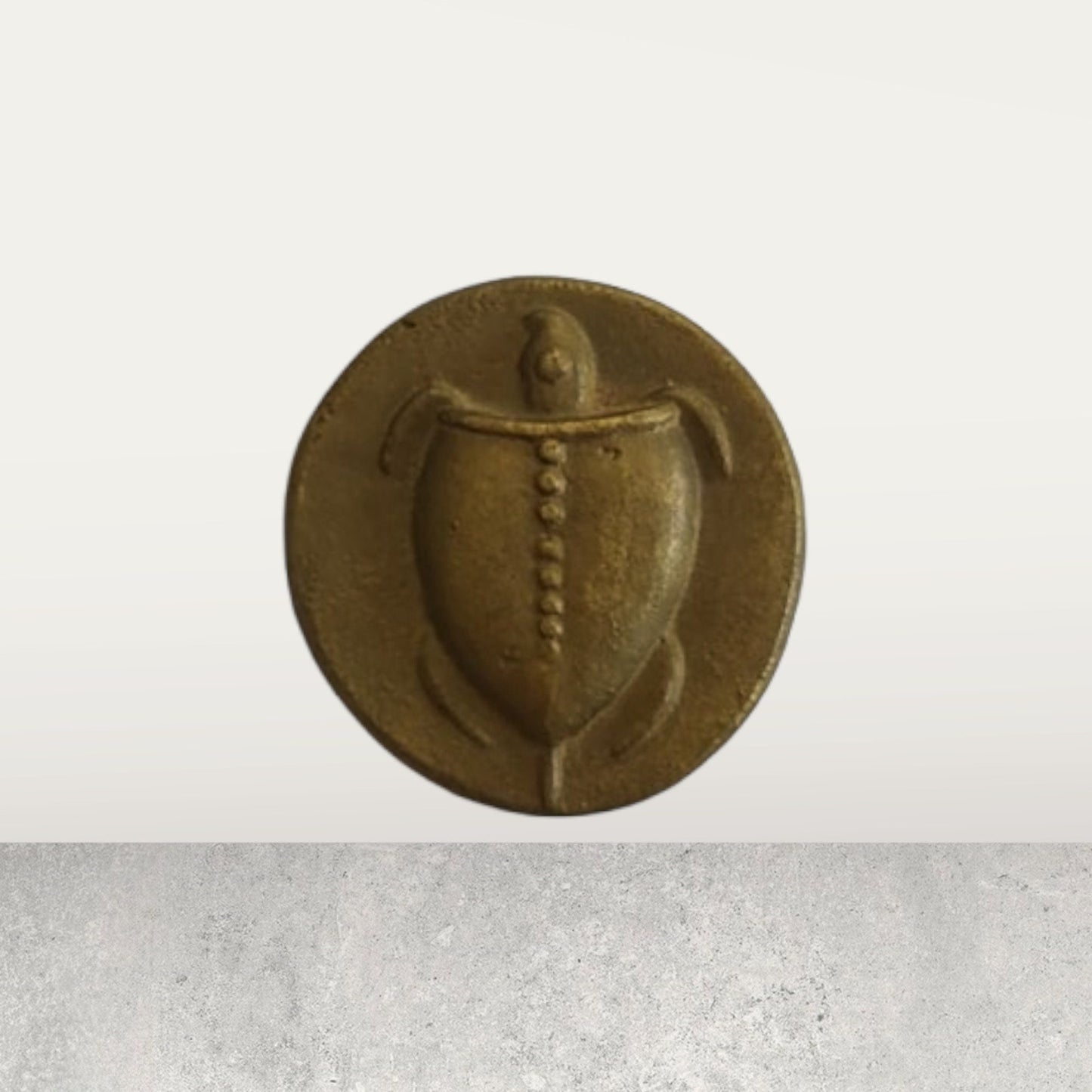 Coinage of Aegina - 600 BC - Paperweight - The front has a sea turtle design, while the back has a punch mark - pure bronze  statue